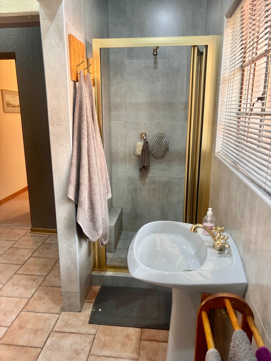 5 Bedroom Property for Sale in Wilkoppies North West
